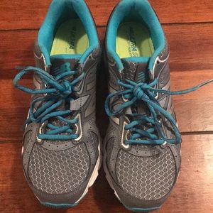 Women’s New Balance size 9